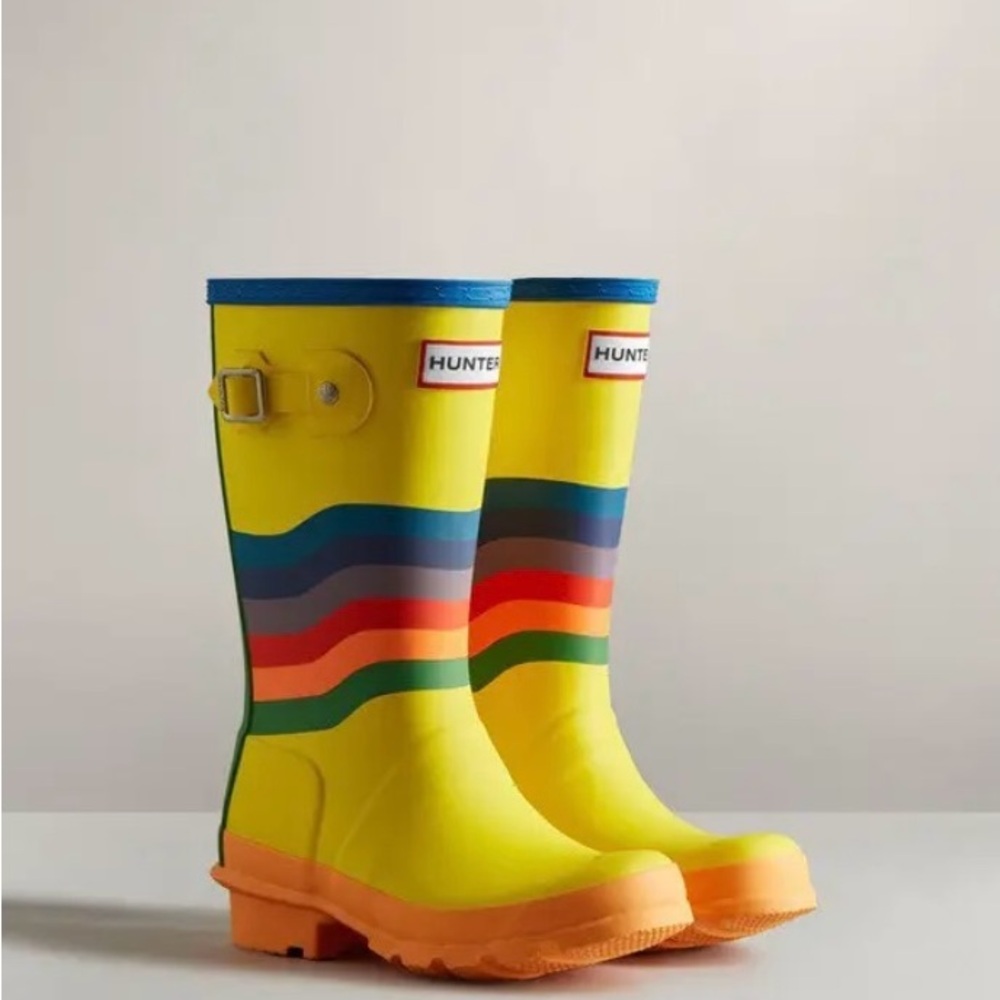 HUNTER NIB Big Kids Wiggle Rainbow Rain Boots. Size 4.  DS-0360